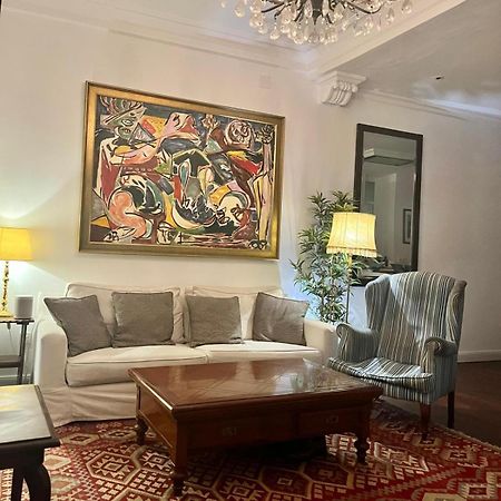 Small Stylish Room With Comfortable Queen-Size Bed In Very Large, Beautifully Decorated Shared Flat In The Historic Centre Of Malaga Ngoại thất bức ảnh