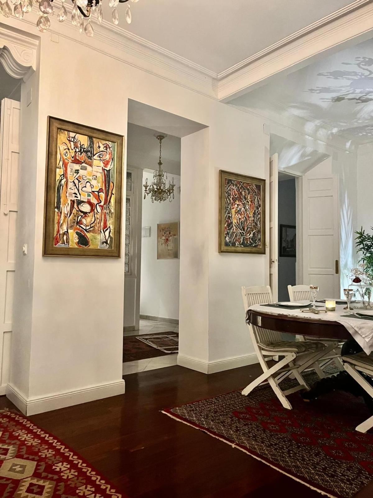 Small Stylish Room With Comfortable Queen-Size Bed In Very Large, Beautifully Decorated Shared Flat In The Historic Centre Of Malaga Ngoại thất bức ảnh