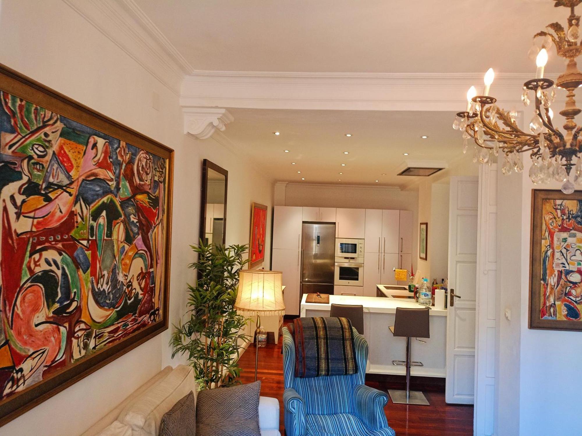 Small Stylish Room With Comfortable Queen-Size Bed In Very Large, Beautifully Decorated Shared Flat In The Historic Centre Of Malaga Ngoại thất bức ảnh
